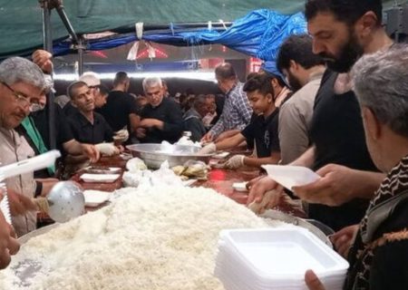 روزانه بیش از ۱۵۰۰ زائر اربعین در بندرخمیر پذیرایی می‌شوند