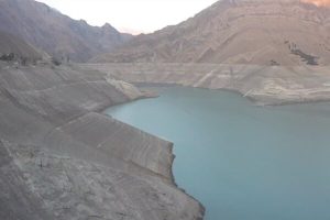 سرریز شدن سد آبخیزداری خمینی شهر در بشاگرد هرمزگان