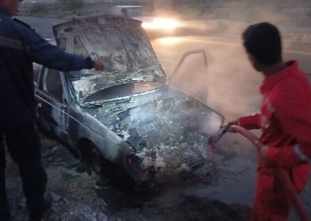 آتش‌سوزی خودروی سواری در جاسک مهار شد