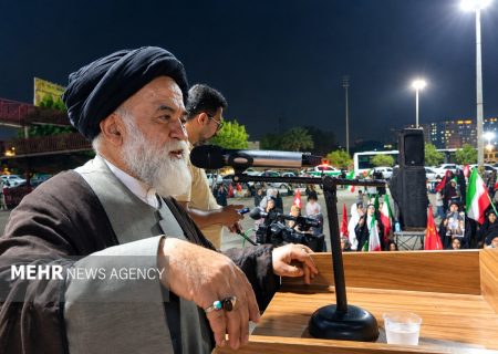تقوی: دشمن به دنبال ایجاد آشوب و خالی کردن خیابان‌هاست