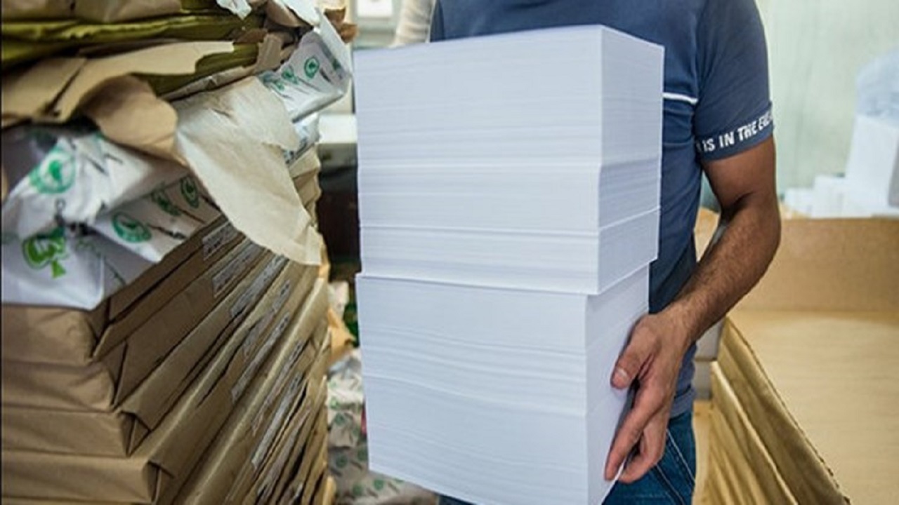بیش از ۳۵۰۰ تن کاغذ احتکاری در بندرعباس کشف شد