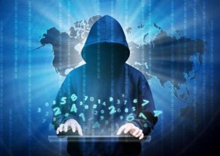 کلاهبردار اینترنتی با ۱۰۰ شاکی در هرمزگان نقره داغ شد