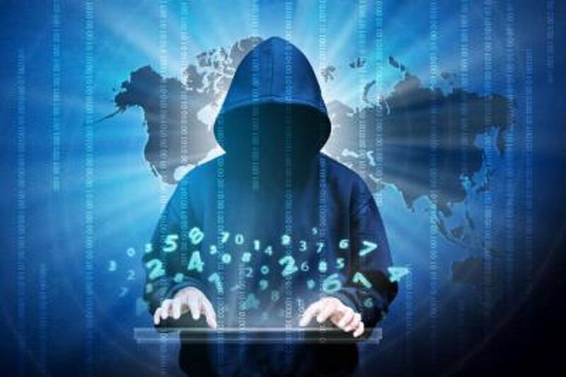 کلاهبردار اینترنتی با ۱۰۰ شاکی در هرمزگان نقره داغ شد