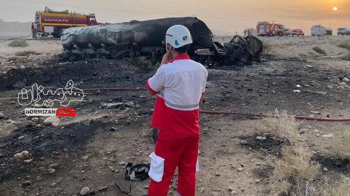 فوت ۲ نفر بر اثر آتش‌سوزی نفتکش در جاده لار- بندرعباس