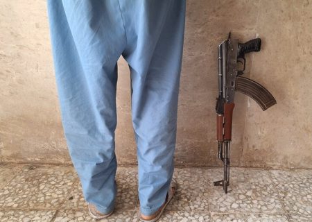 دستگیری شرور مسلح با ۵ فقره قتل با سلاح جنگی در هرمزگان
