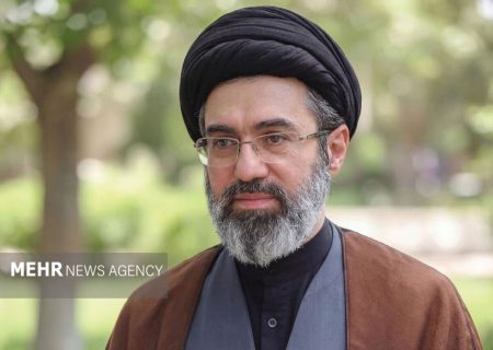 رهبر انقلاب: حضور مردم در میدان همانند ۴۰ روز گذشته استمرار داشته باشد
