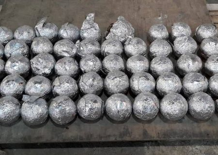 زمین گیرشدن دو قاچاقچی و سوداگر مرگ با ۳۶۰ کیلو مواد مخدر در بندرعباس