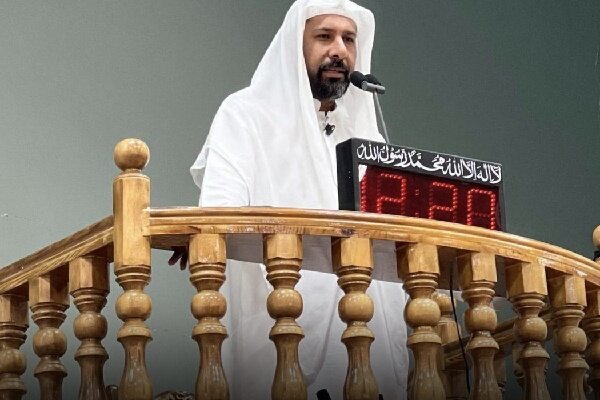 امام جمعه اهل سنت بستک: ازدواج را قربانی تشریفات نکنید