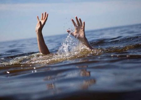 نجات جان یک کودک در حال غرق شدن با تلاش نیروهای مرزبانی بندرلنگه