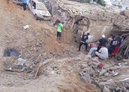 ادامه عملیات آواربرداری در قشم؛ دو کودک به بیمارستان منتقل شدند