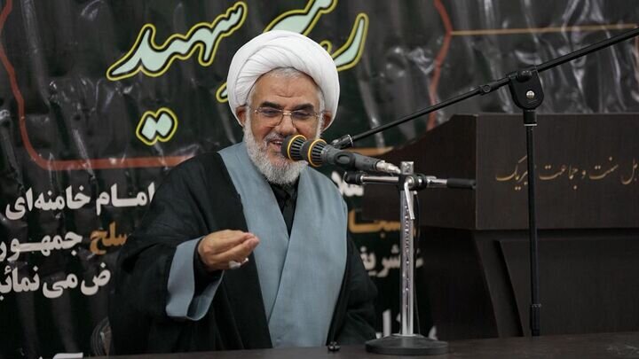 آیت الله عبادیزاده: ایستادگی در برابر دشمن راه دور کردن سایه جنگ است
