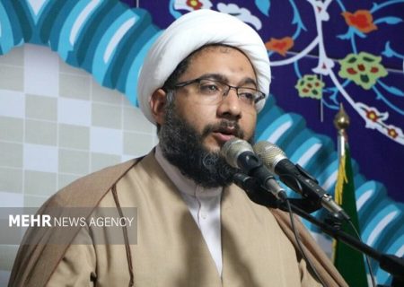 امام جمعه حاجیآباد: گرانی بنزین، فشار مضاعفی بر مردم وارد میکند