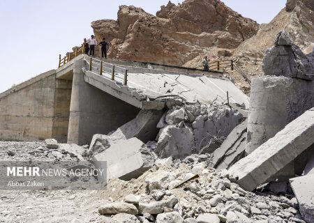 صادقی‌پور: پنج تیر اصلی پل آسیب دیده گچین نصب شد