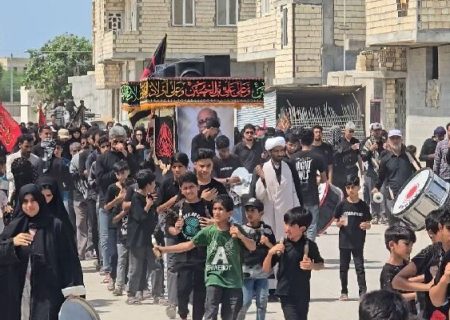 عزاداری خیابانی مردم جاسک در سالروز شهادت امام رضا(ع)