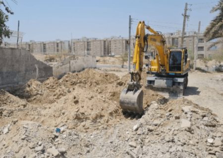 آغاز بازسازی منازل آسیب دیده در حمله آمریکا به تپه الله‌اکبر بندرعباس