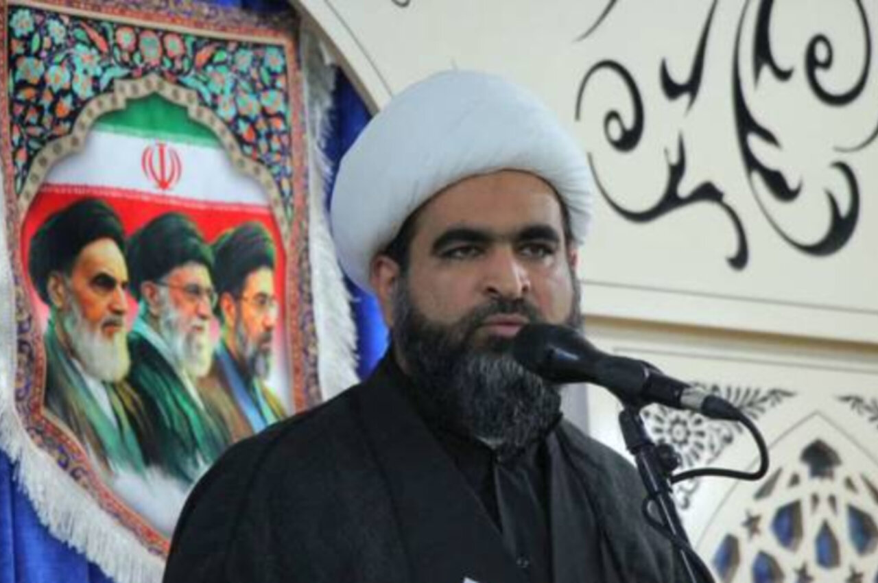 امام جمعه رودان: نگاه فانتزی به صلح در میانه جنگ خیانت به عزت ملت است