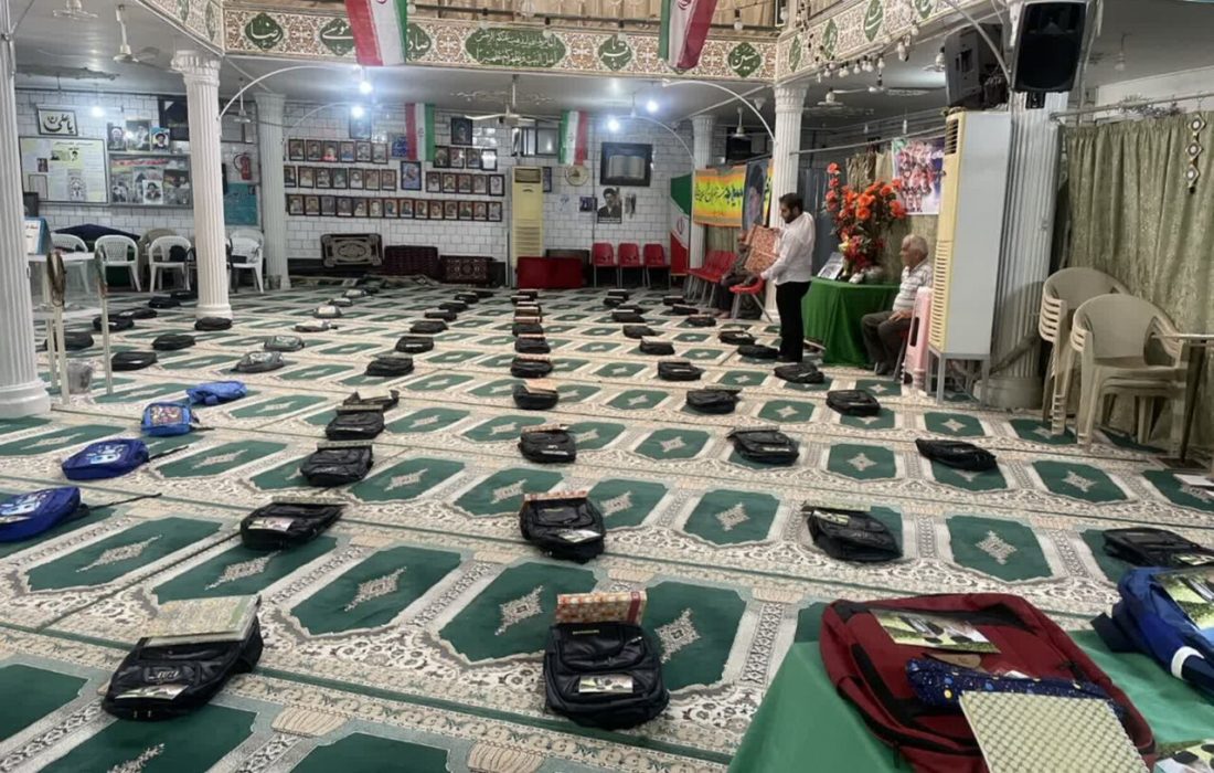 اهدای هزار بسته نوشت افزار به دانش آموزان بستک هرمزگان