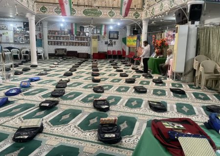 اهدای هزار بسته نوشت افزار به دانش آموزان بستک هرمزگان