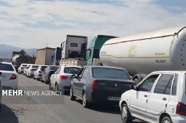 افزایش تردد در محورهای هرمزگان همزمان با پایان تعطیلات تابستانی