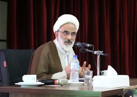 حاجی صادقی: رهبر معظم انقلاب کاملاً در جریان تحولات تنگه هرمز هستند