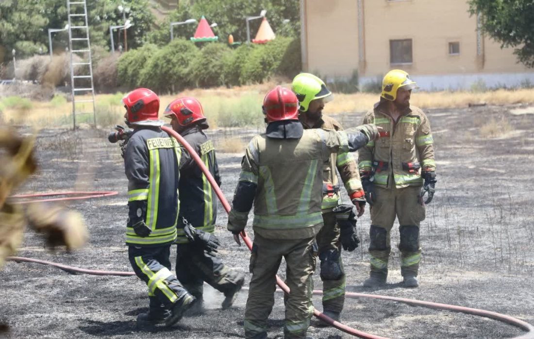 حریق خودرو در حیاط یک منزل مسکونی در محله اسلام‌آباد بندرعباس مهار شد
