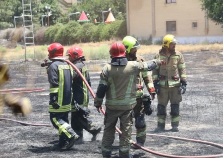 حریق خودرو در حیاط یک منزل مسکونی در محله اسلامآباد بندرعباس مهار شد
