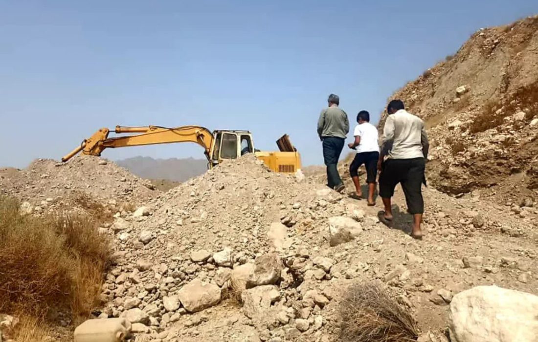 توقف عملیات تسطیح و برداشت غیرمجاز از معادن در شهرستان رودان